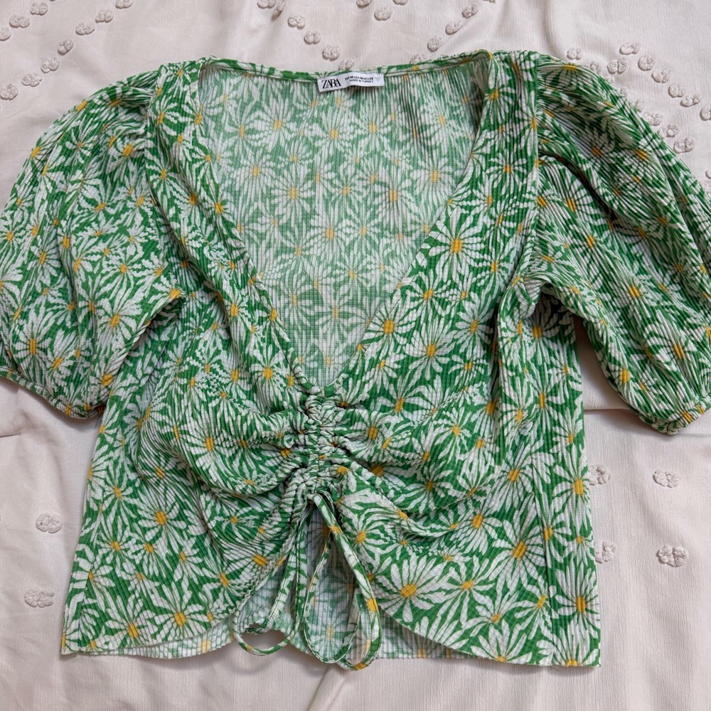 Zara Green and White Floral Blouse